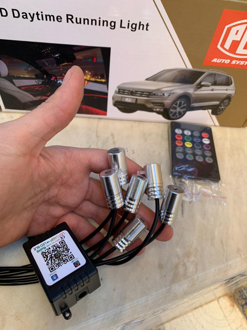 Lumière Ambiante RGB Pour l’Intérieur de Voiture avec Télécommande + APP Contrôle