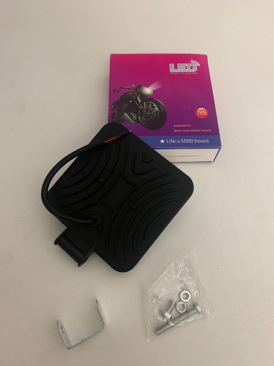 Phare de Travail LED 12V-24V en Aluminium pour Véhicules – مصابيح أمامية LED للألمنيوم 12 – 24 فولت لللمركبات