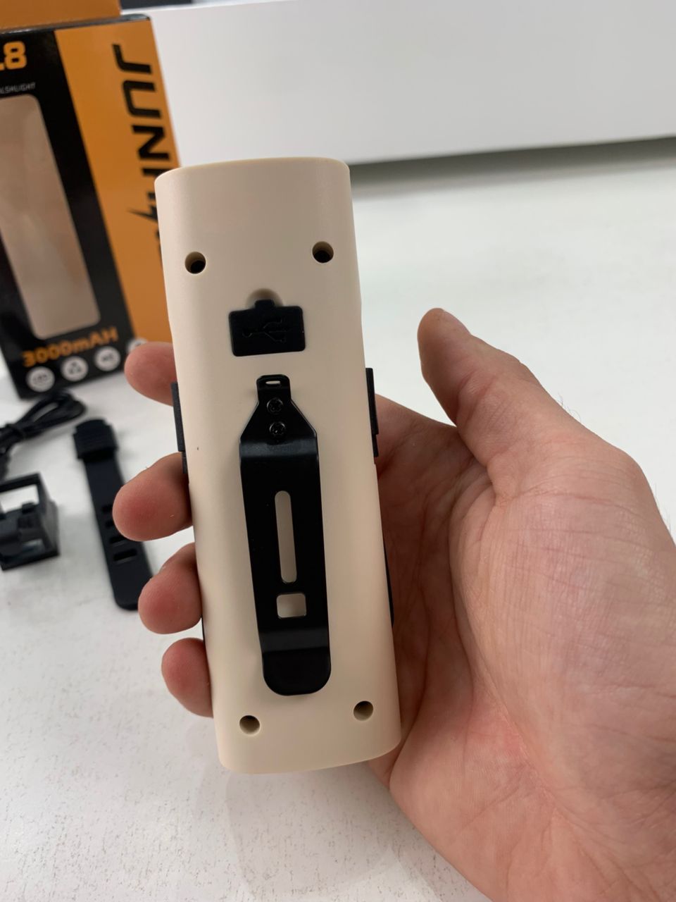 Éclairage de Vélo avant à LED et Power Bank 3000mAH – مصباح وبنك طاقة للدراجات الهوائية