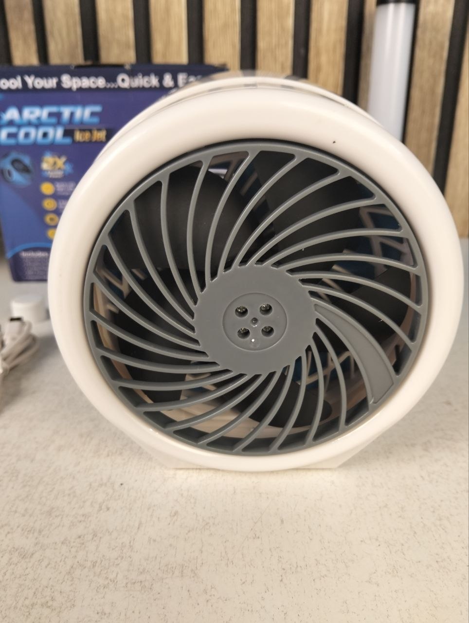 Mini Climatiseur Portable à Glace Technologie Jet Fan, 3 Vitesses et Éclairage LED - مبرد الهواء والثلج المدمج بـ 3 سرعات وإضاءة ملونة