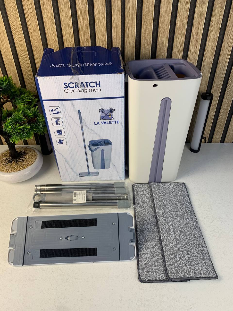 Balai-serpillère plat avec seau à deux compartiments et lingettes en microfibre - ممسحة مايكروفيبر مع دلو بغرفتين للفصل بين الماء النظيف