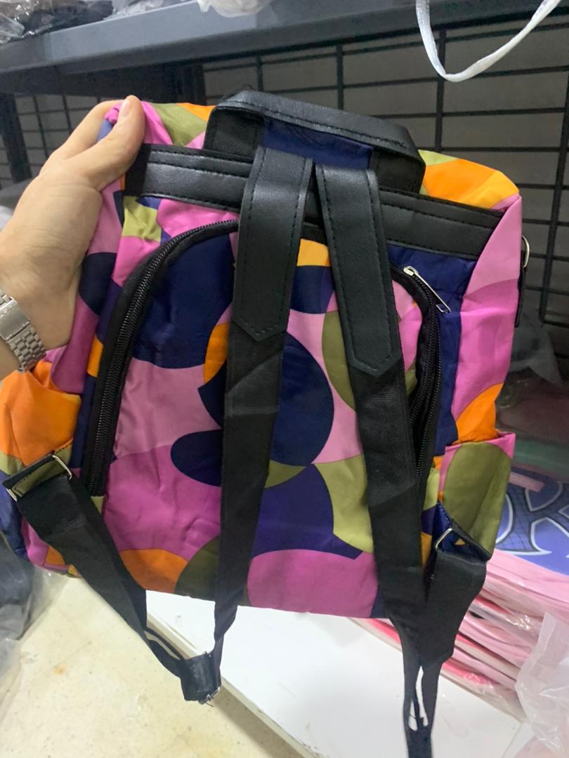 Sac à dos oxford Antivol étanche pour femmes – multicouleur – حقيبة ظهر أكسفورد مقاومة للماء ومضادة للسرقة للنساء