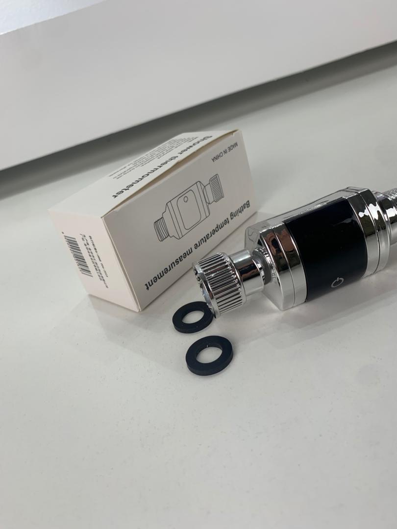 Moniteur de Température de l'Eau Numérique avec Affichage LED – مقياس درجة الحرارة للماء بشاشة رقمية