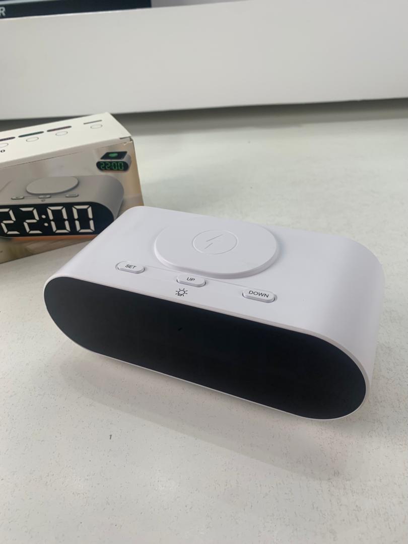 Horloge numérique LED et Chargeur Sans Fil GH9000 – ساعة منبه وشاحن لاسلكي