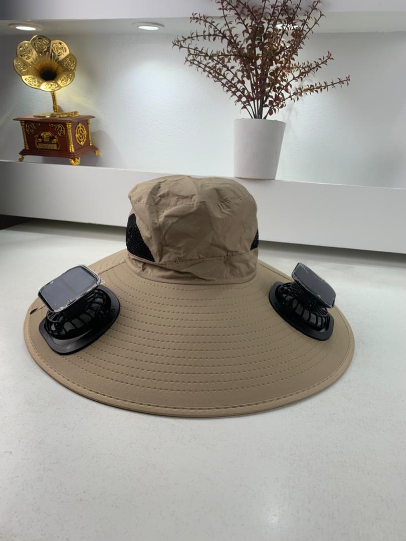 Chapeau de soleil à large bord avec double ventilateur – قبعة للحماية من الشمس مع مروحات