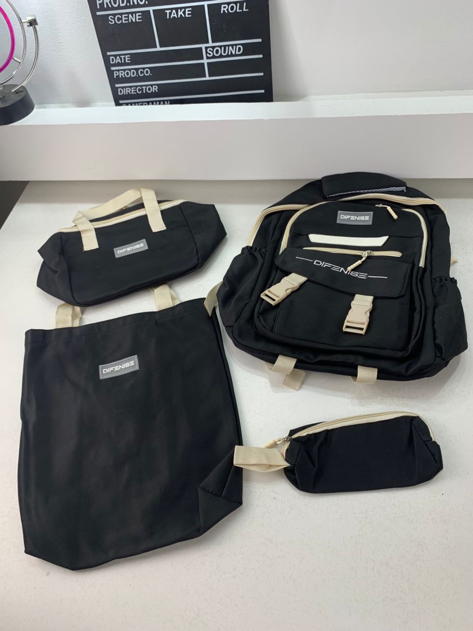 Ensemble de sac à dos kawaii 4Pcs avec porte manger isotherme noir – طقم محفظة مع حقيبة حفظ الطعام