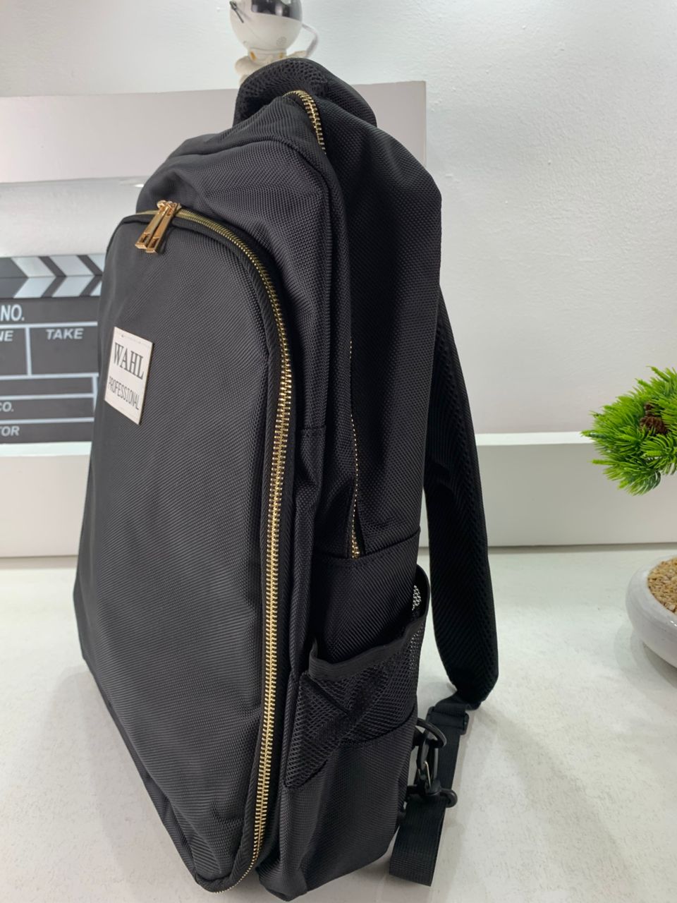 Sac à dos Coiffeur WAHL avec des Support pour Tondeuses et Outils Professionnels – حقيبة اغراض الحلاق