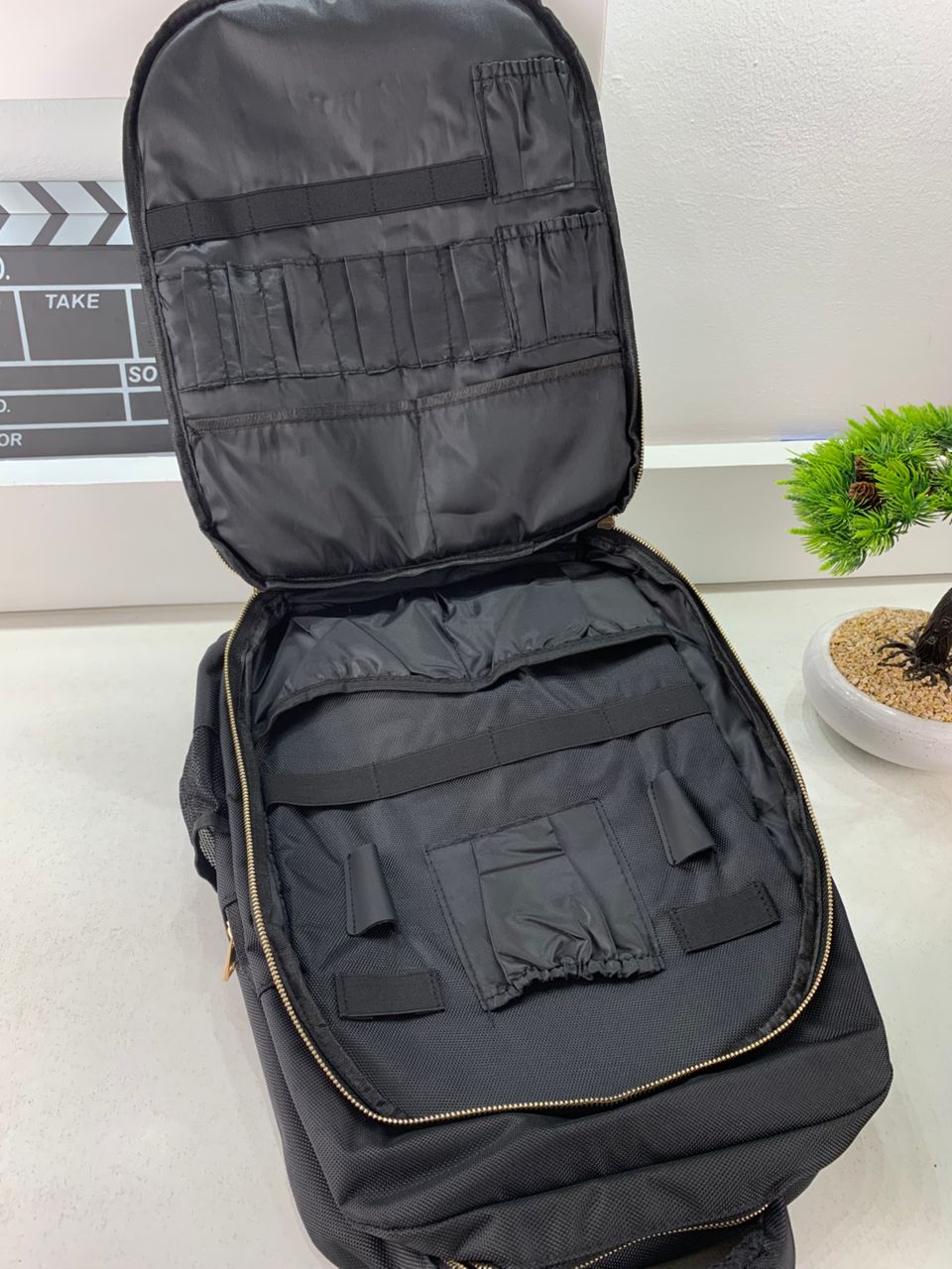 Sac à dos Coiffeur WAHL avec des Support pour Tondeuses et Outils Professionnels – حقيبة اغراض الحلاق