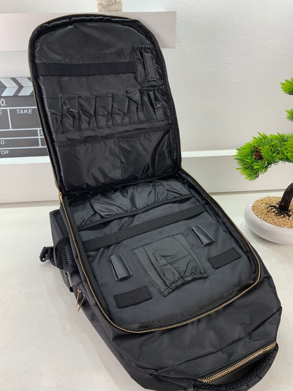 Sac à dos Coiffeur avec des Support pour Tondeuses et Outils Professionnels – حقيبة اغراض الحلاق