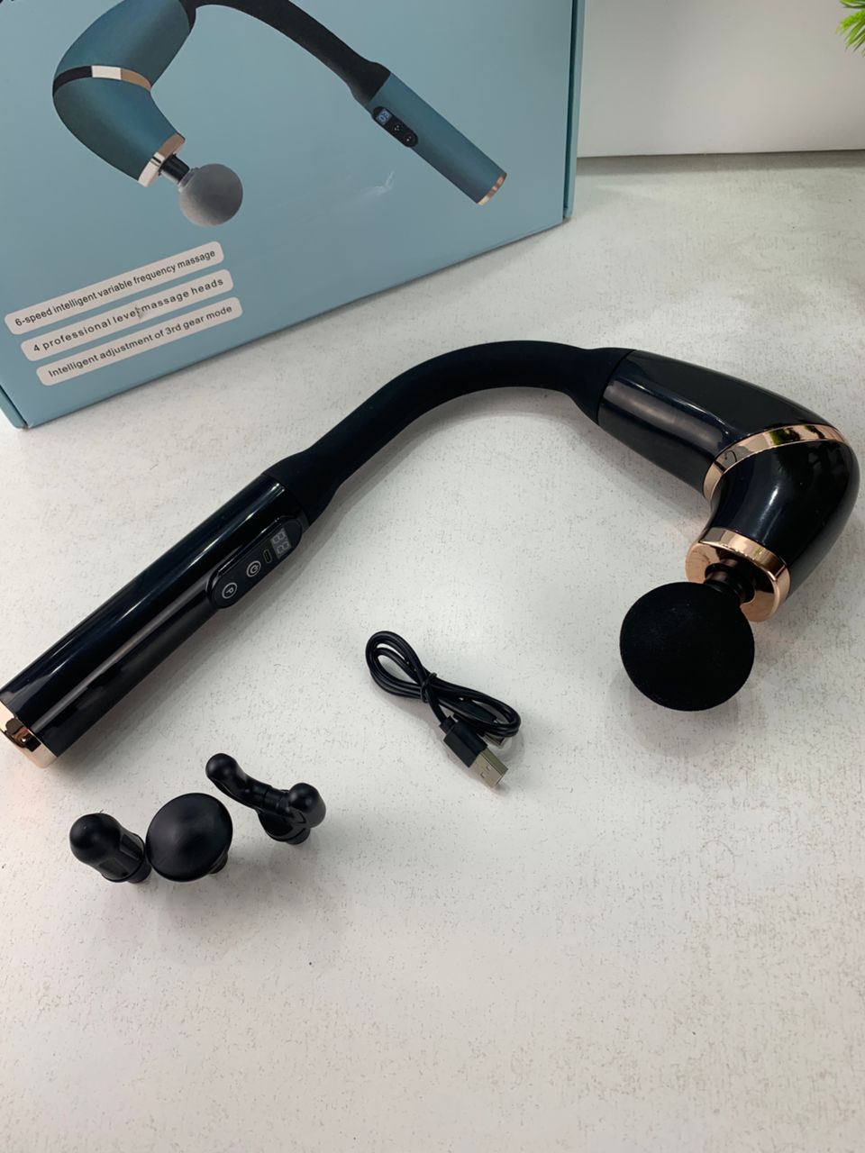 Pistolet de massage poignée allongée avec 4 têtes, 3 modes et 6 niveaux – جهاز تدليك الجسم