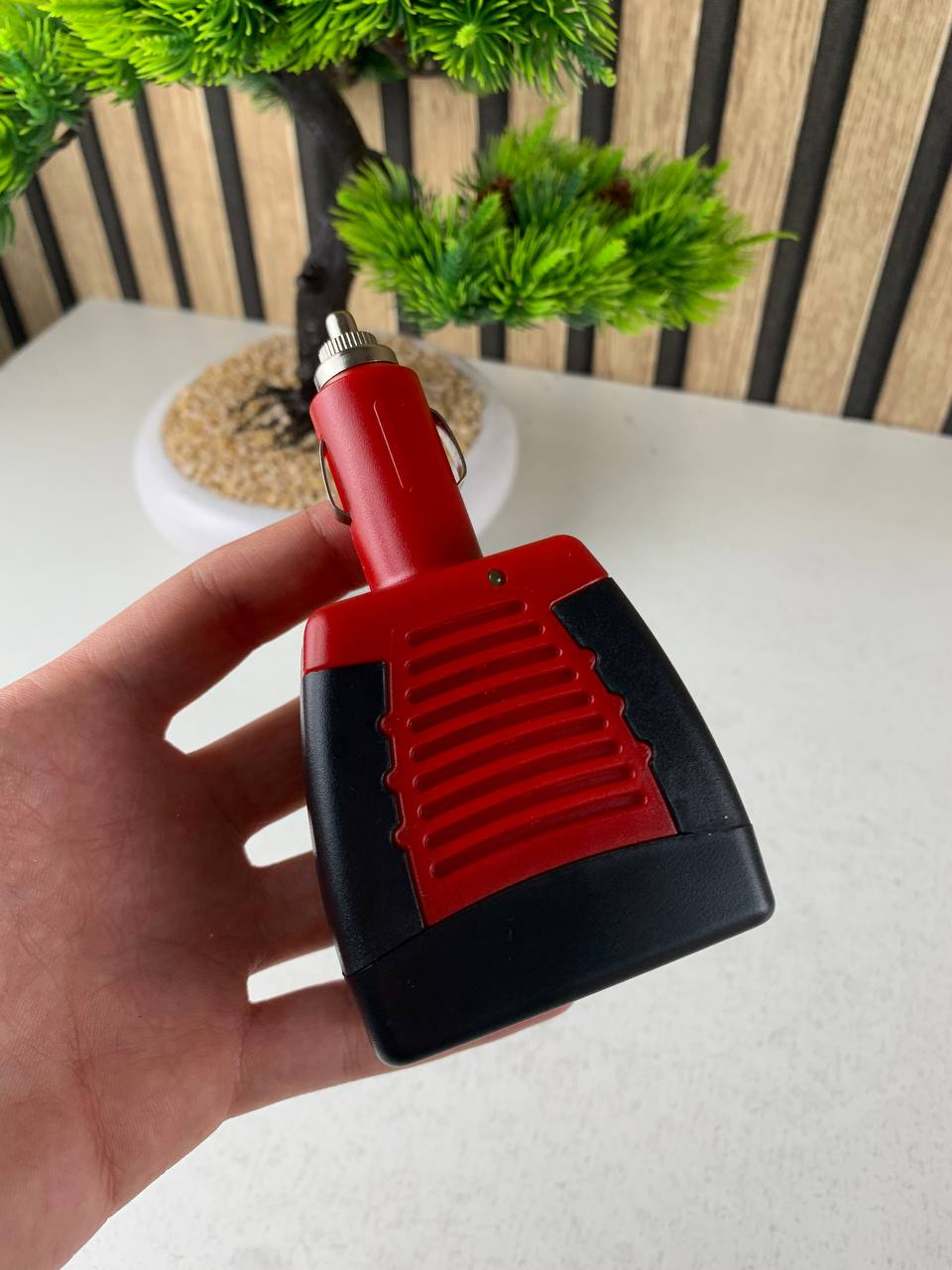 Convertisseur de tension automatique pour voitures 100W DC 12V à AC 220V – محول تيار الكهربائي