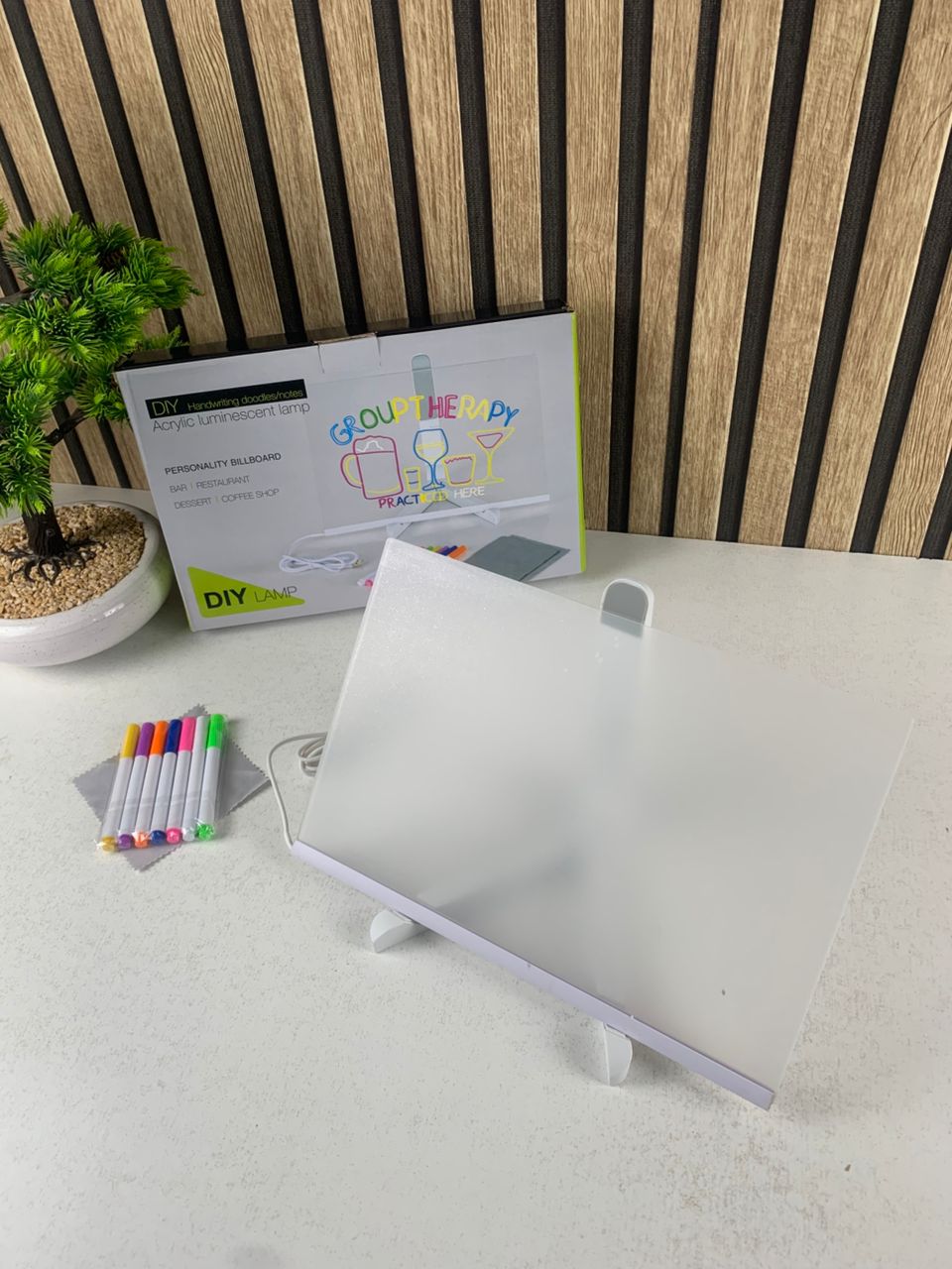 Tableau mémo LED lumineux avec stylo 7 couleurs et support – لوحة كتابة مضيئة للأطفال