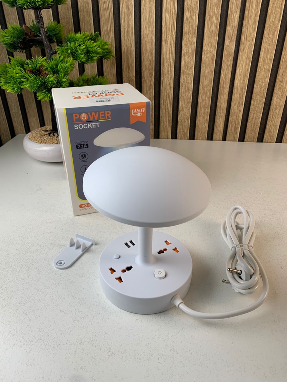 Multiprise et lampe de bureau 2500W avec USB Ports à intensité variable 3 couleurs