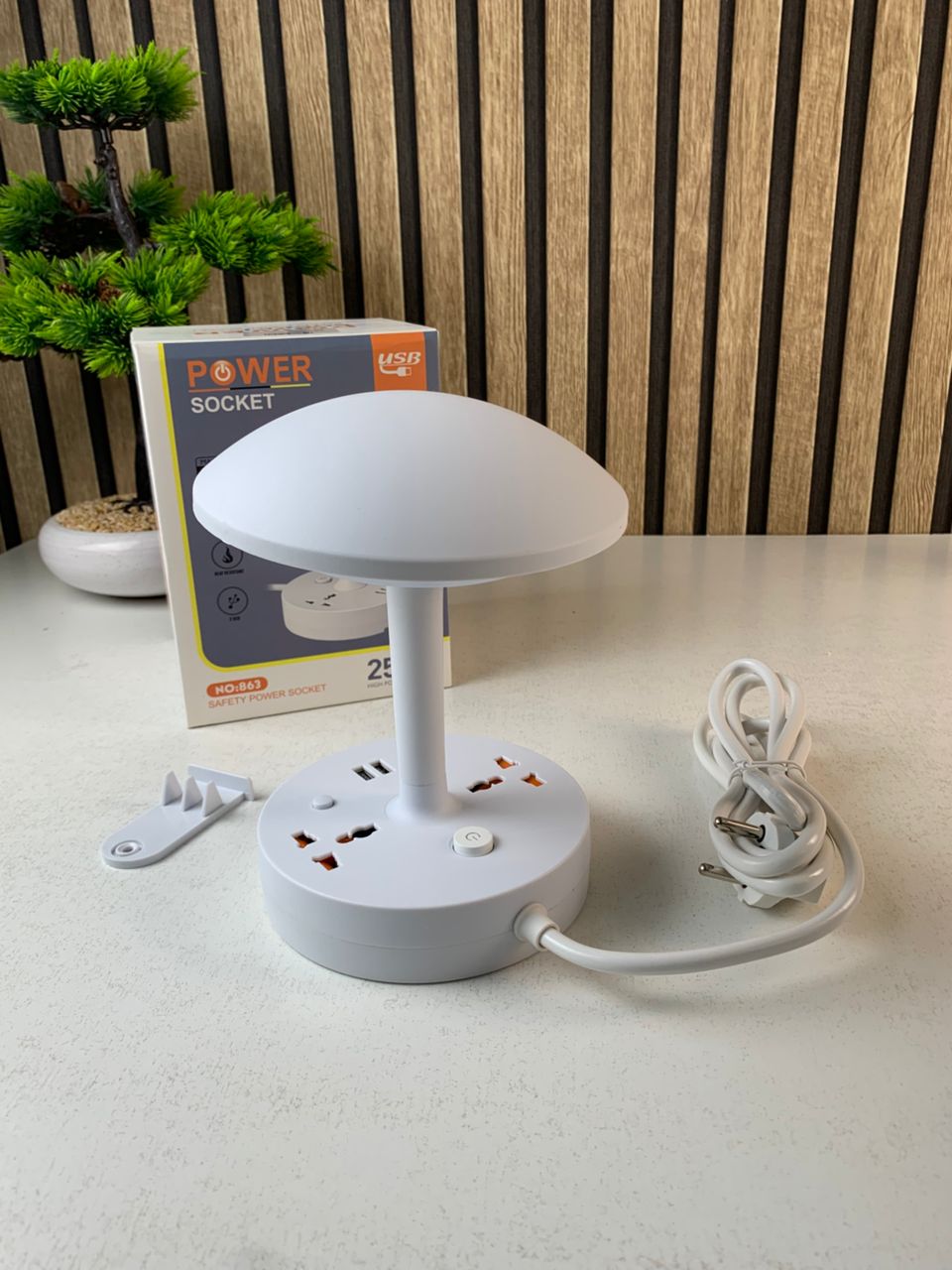 Multiprise et lampe de bureau 2500W avec USB Ports à intensité variable 3 couleurs