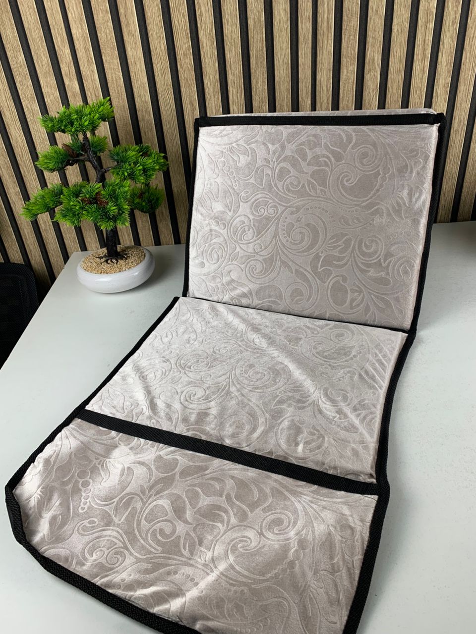 Tapis de Prière Sultan Pliable avec Dossier et Poche Arrière V2 – سجادة صلاة سلطان قابلة للطي مع مسند ظهر