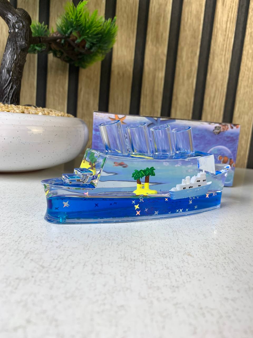 Décoration en forme de bateau de croisière insubmersible - زينة على شكل سفينة سياحية لا تغرق