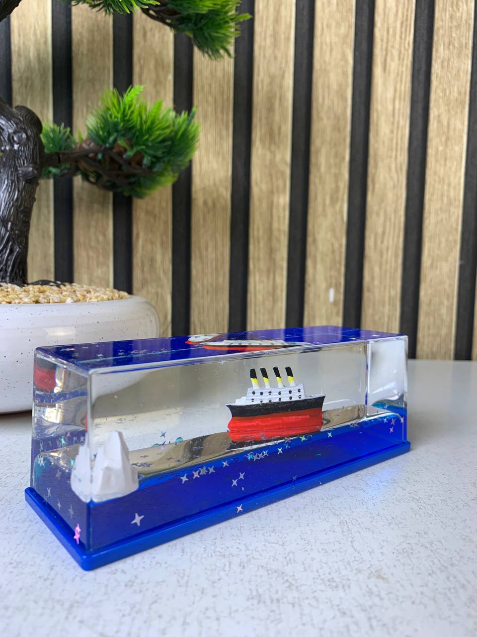 Décoration en forme de bateau de croisière insubmersible V2 - زينة على شكل سفينة سياحية لا تغرق