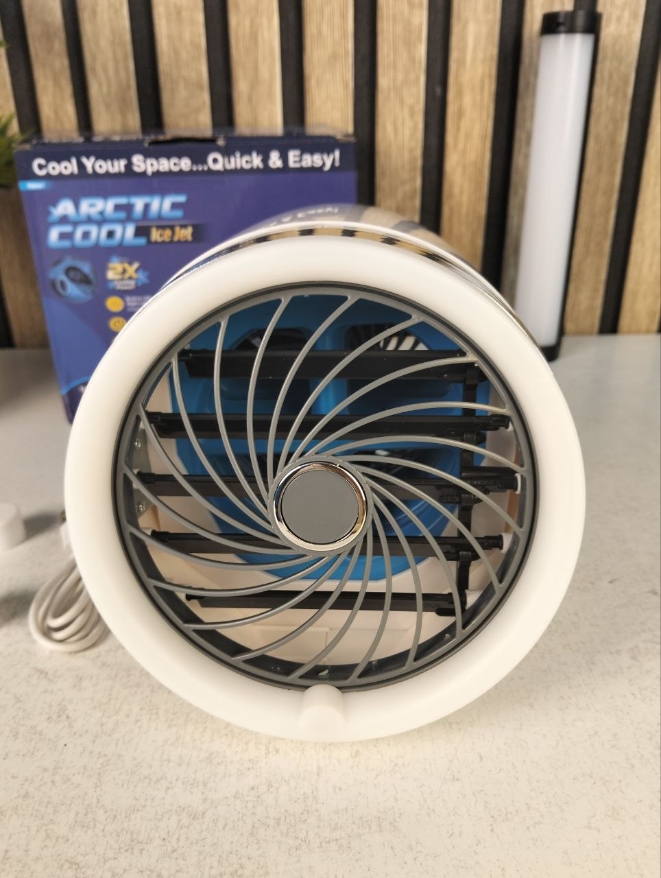 Mini Climatiseur Portable à Glace Technologie Jet Fan, 3 Vitesses et Éclairage LED - مبرد الهواء والثلج المدمج بـ 3 سرعات وإضاءة ملونة
