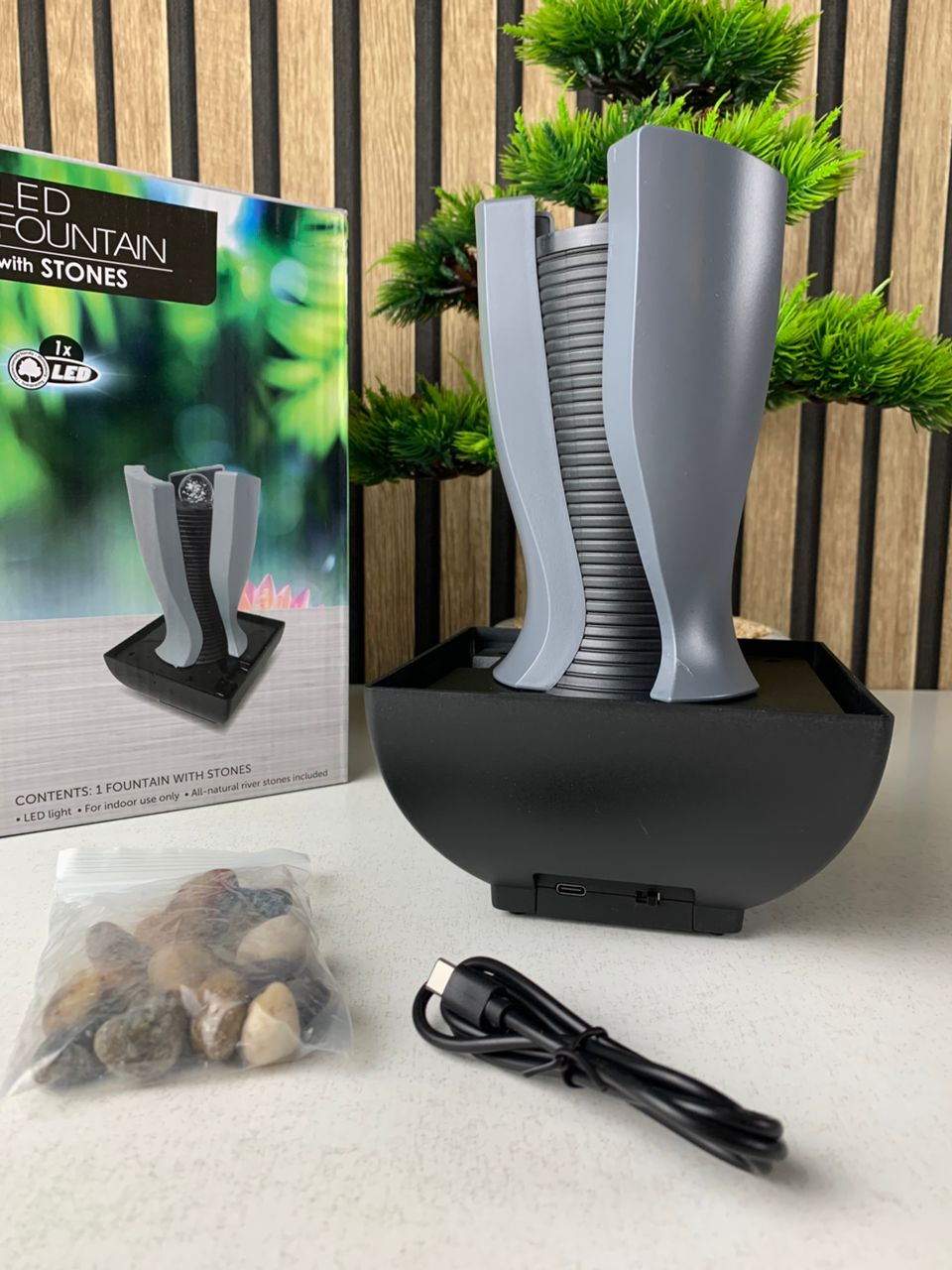 Fontaine à eau en forme de tour cascade avec boule de cristal et éclairage LED V6