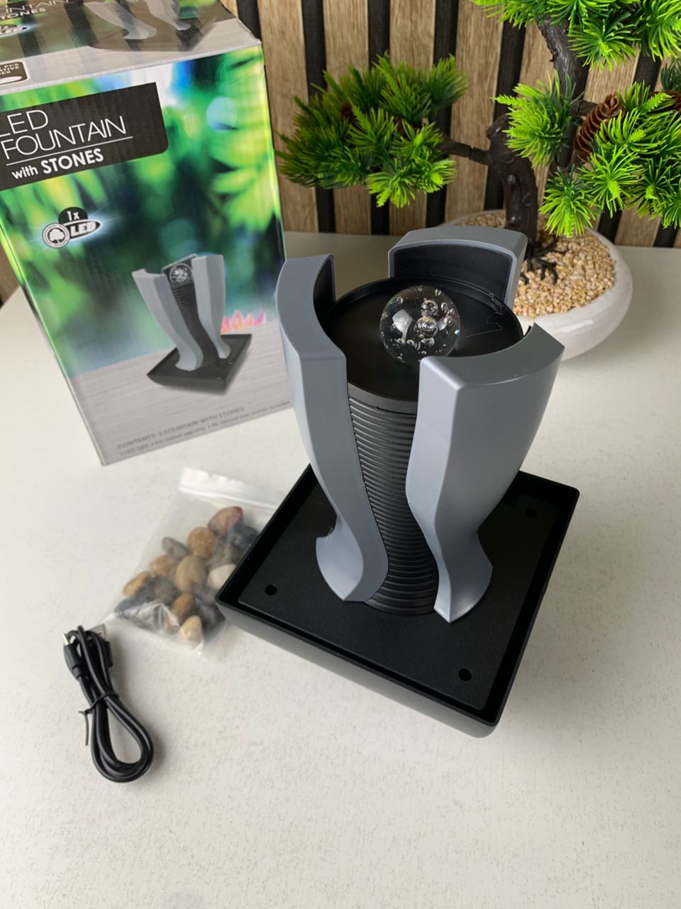 Fontaine à eau en forme de tour cascade avec boule de cristal et éclairage LED V6