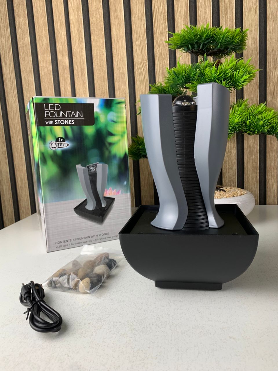 Fontaine à eau en forme de tour cascade avec boule de cristal et éclairage LED V6