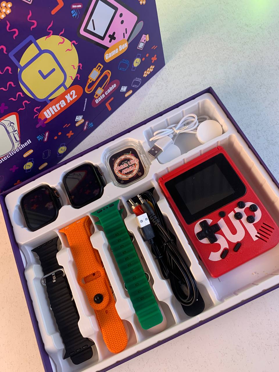 Pack 2 Smartwatch Ultra X2 avec 7 Bracelets et SUP Gamebox 400 Jeux – طقم ساعتين ذكيتين مع جهاز ألعاب كلاسيكية