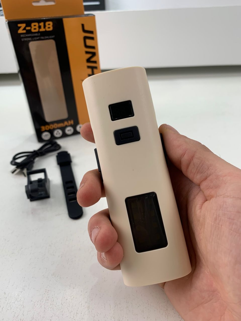 Éclairage de Vélo avant à LED et Power Bank 3000mAH – مصباح وبنك طاقة للدراجات الهوائية