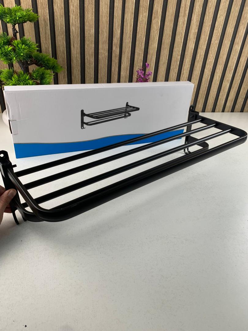 Porte-serviette mural pliable en aluminium Noir – خفيف، متين، ويعطي لمسة عصرية لحمامك