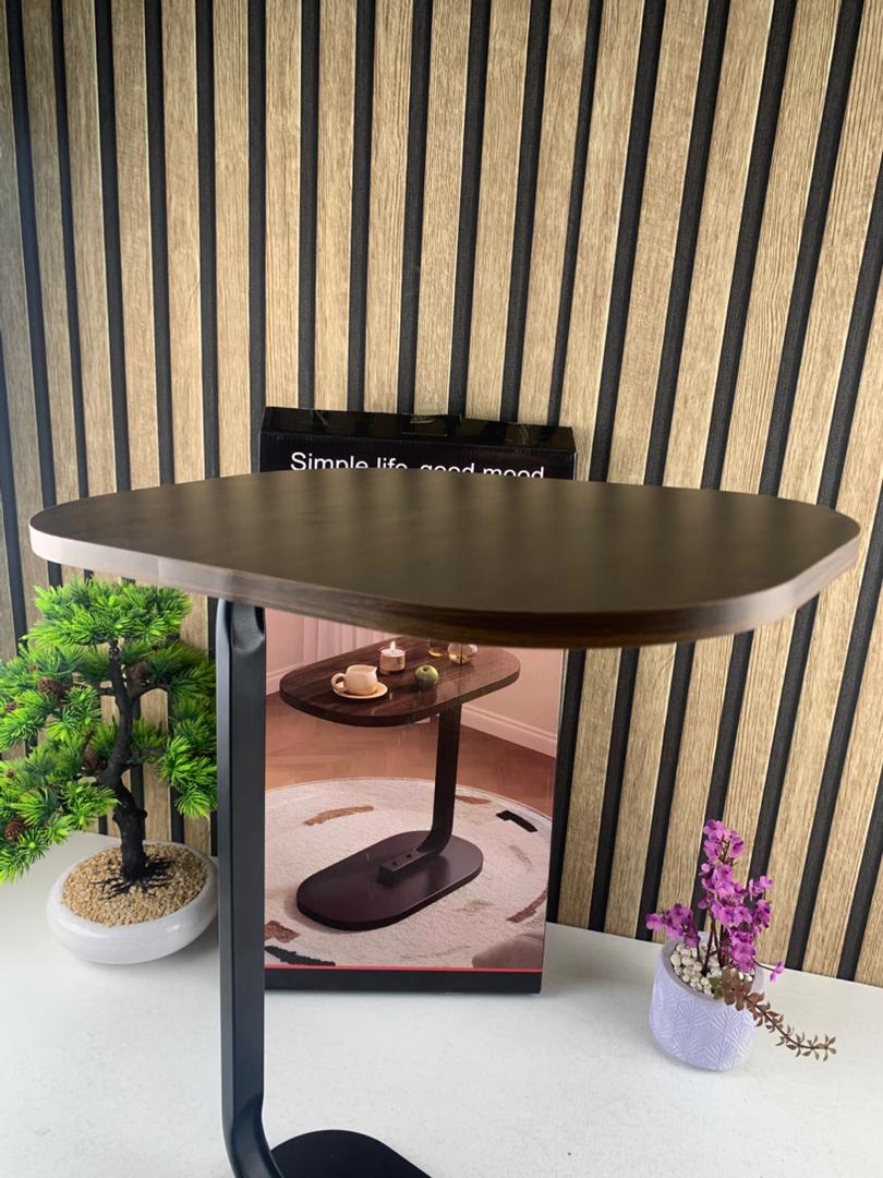 Table d’appoint en bois pour petits espaces en Forme de C – طاولة خشبية للمساحات الضيقة
