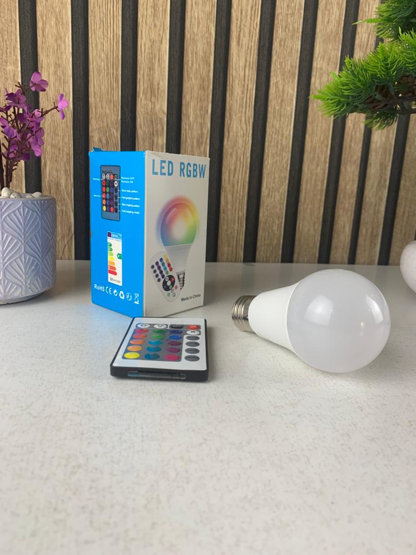 Ampoule LED RGBW E27 à intensité variable 16 couleurs – مصباح بأضواء ملونة