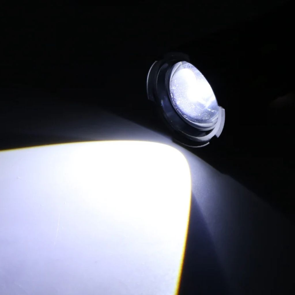 Lampe de Poche LED à Zoom Télescopique avec Bandes Fluorescentes - مصباح يدوي مع زووم تلسكوبي