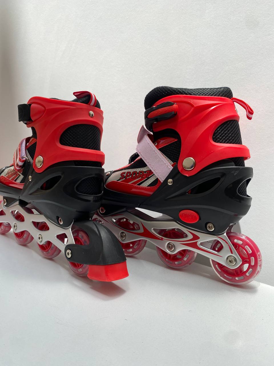 les rouleurs Alignées Confortables pour Enfants avec des roues RGB