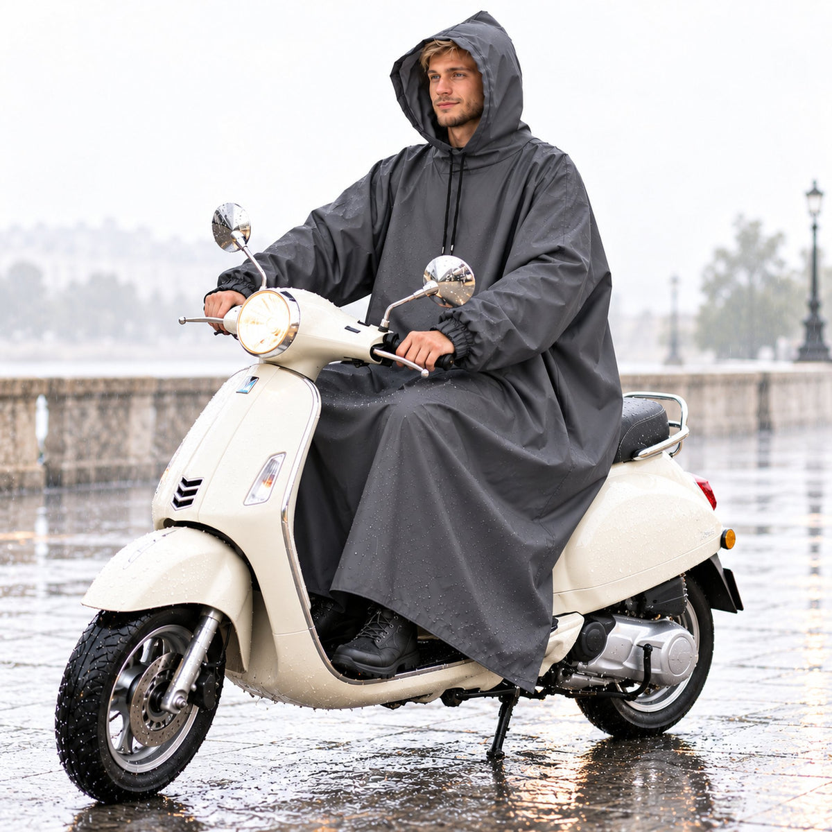 Poncho de Pluie à Capuche pour Conducteur de Vespa – معطف مطر طويل بقبعة لسائق السكوتر
